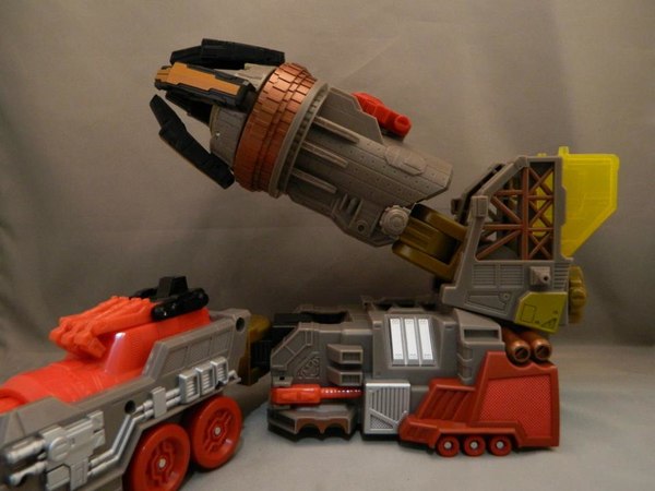 Transformers Year Of The Snake Platinum Edition Omega Supreme  (21 of 48)